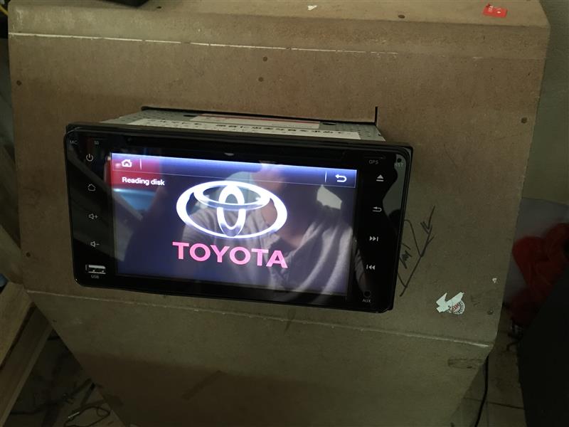 Màn hình DVD cho xe Toyota chạy hệ điều hành Android có ổ đĩa - ảnh 2